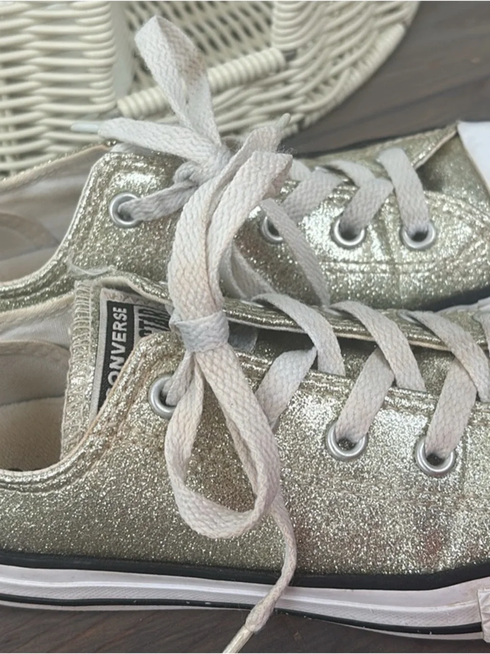 Girls size 1 preloved Converse Kids Gold Glitter Low Top Sneakers